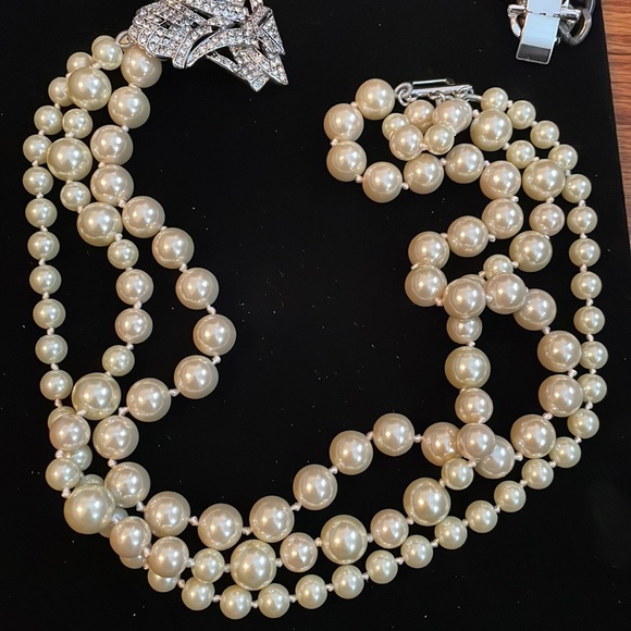 Stella & Dot Daisy Necklace - Picture 5 of 7